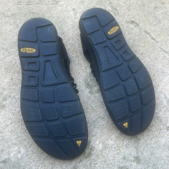 KEEN Men's UNEEK Classic Black Sandal Size 12 - Picture 6 of 8